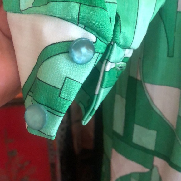 Vintage 1960’s Pykettes, green abstract, nylon/acetate blouse- dagger collar - Picture 6 of 9